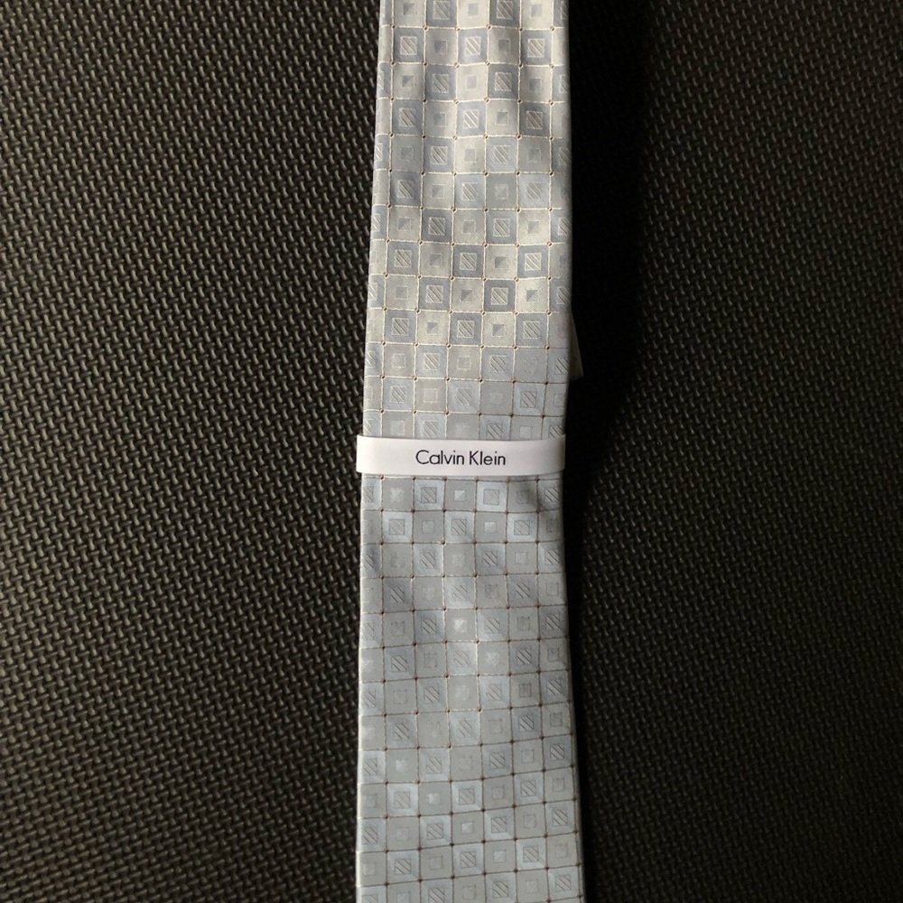 NWT Men's Calvin Klein Silk tie- Light Blue Geometric Pattern - Picture 2 of 8